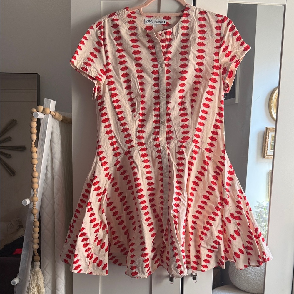 Zara Cream Dress with Red Lip Print and button  Front XL